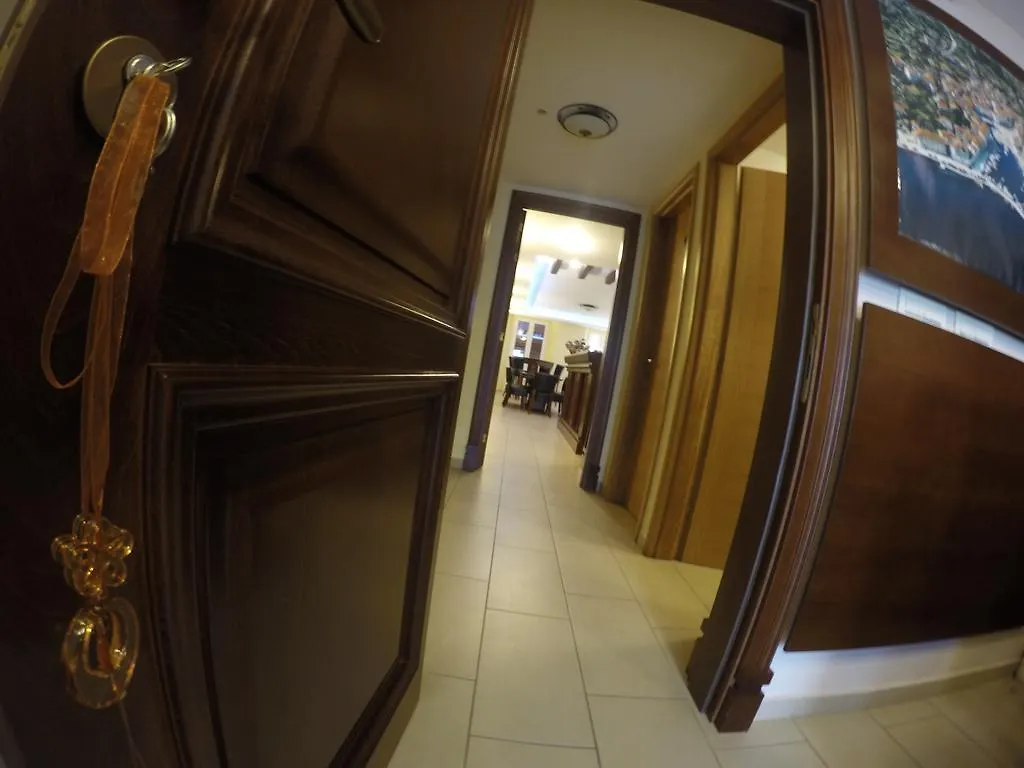 Guest House Neho Cres Bed & Breakfast
