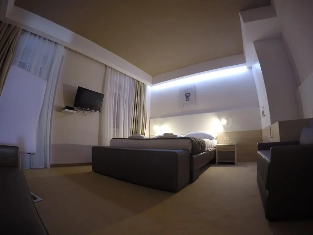 Guest House Neho Cres Bed & Breakfast