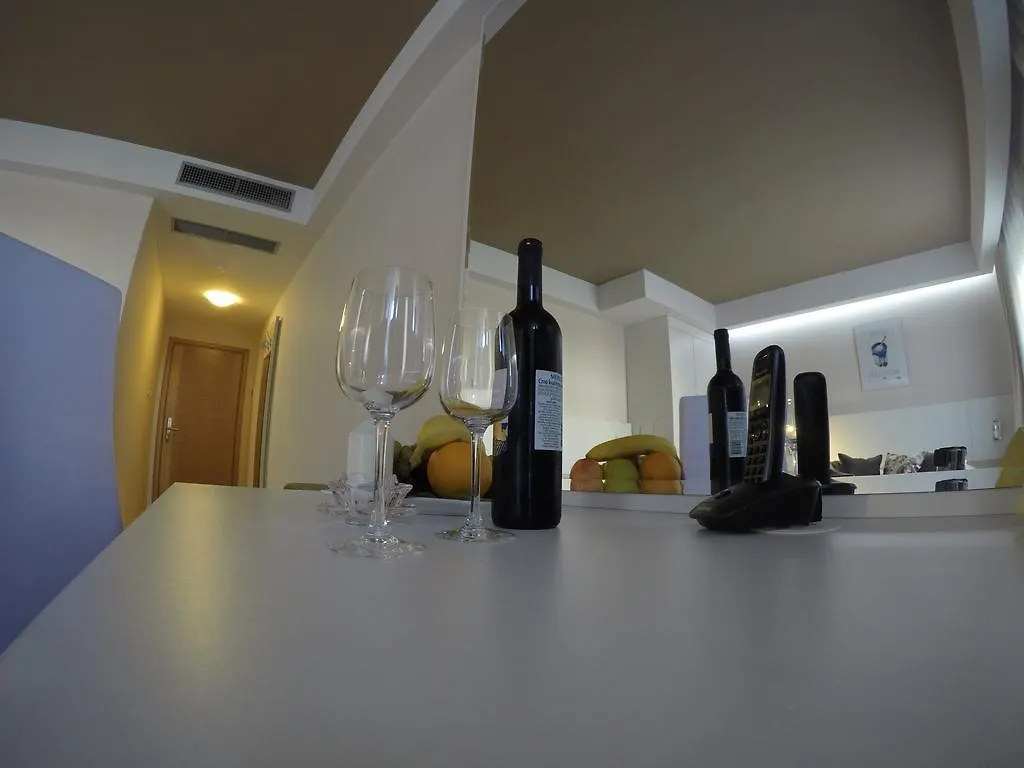 Guest House Neho Cres Bed & Breakfast