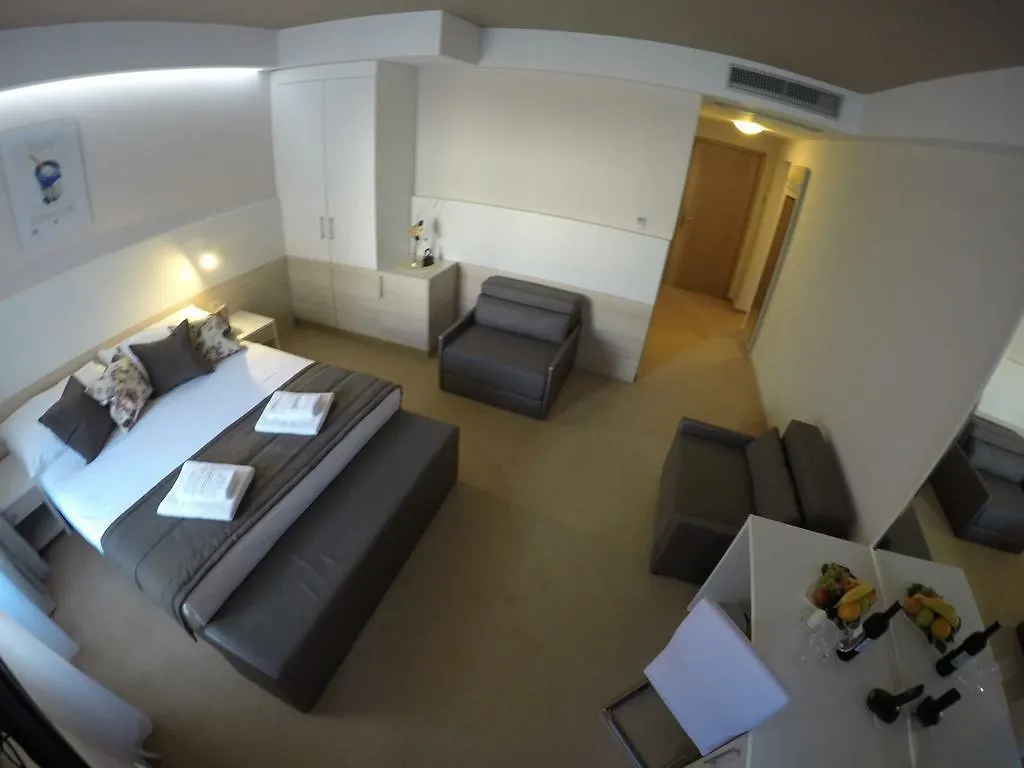 Guest House Neho Cres 4*,